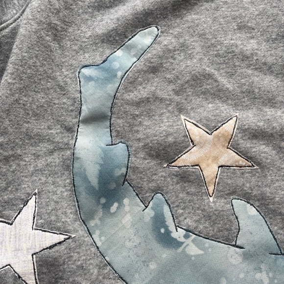 Upcycled Applique Crewneck Whaleshark & Stars - Picture 4 of 9